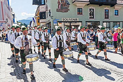 德国,巴伐利亚,加米施帕藤基兴,节日,军乐队,传统服装