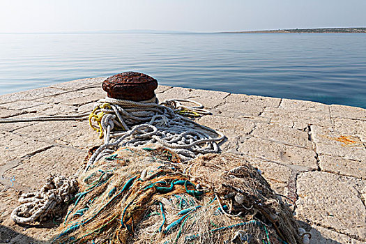 系船柱,渔网,港口,达尔马提亚,亚德里亚海,克罗地亚,欧洲