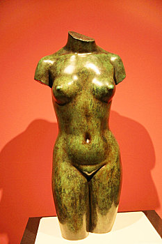 青铜雕塑,年轻女性的躯干