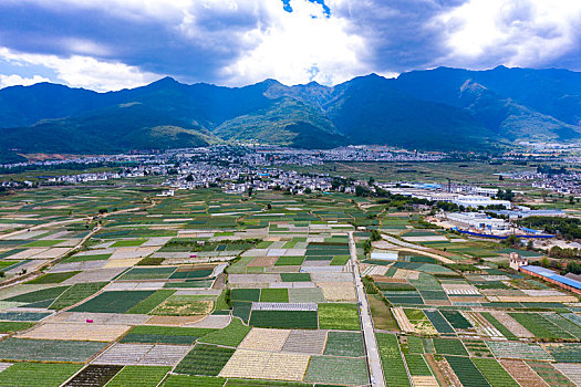 航拍云南大理的田野