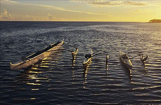 夏威夷,三个,舷外支架,独木舟,漂浮,波纹,海洋,水,日落