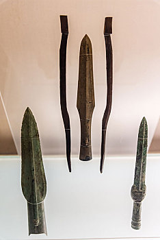 上海博物馆的春秋战国时期菱形纹矛和兽面纹矛