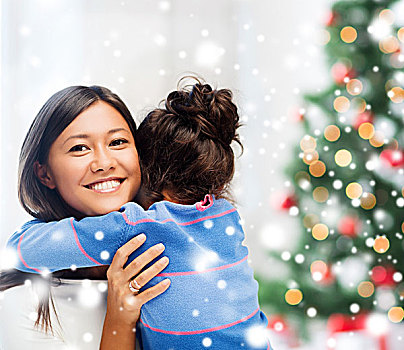 孩子,高兴,圣诞节,家庭,人,概念,微笑,小女孩,母亲,搂抱,室内
