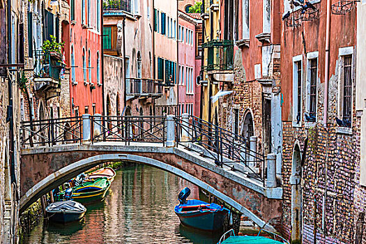 石头,步行桥,铁,栏杆,穿过,运河,排列,古建筑,威尼斯,意大利