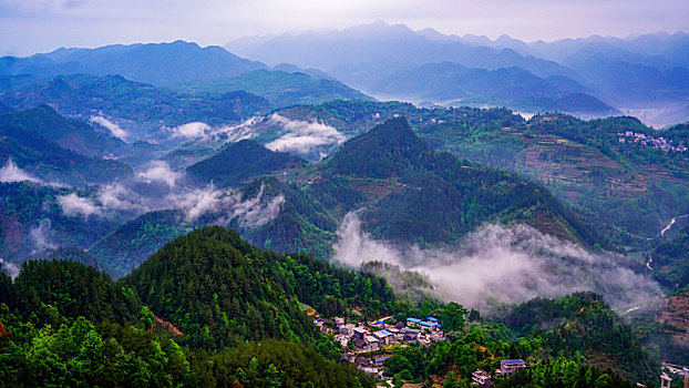 重庆酉阳,暴雨欲来景独秀