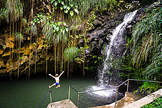 儿童,跳跃,瀑布,格林纳达,西印度群岛