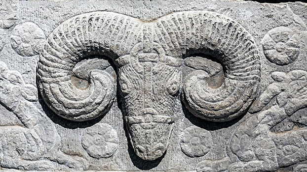 东汉墓室门楣石羊神兽,中国山东省淄博市齐文化博物馆