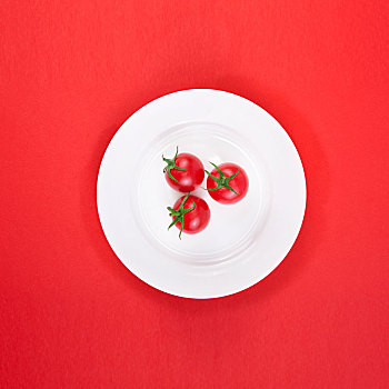 tomatoes,on,plate