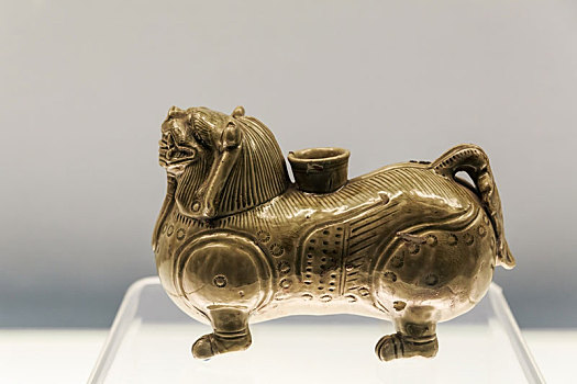 上海博物馆藏西晋青釉狮形辟邪