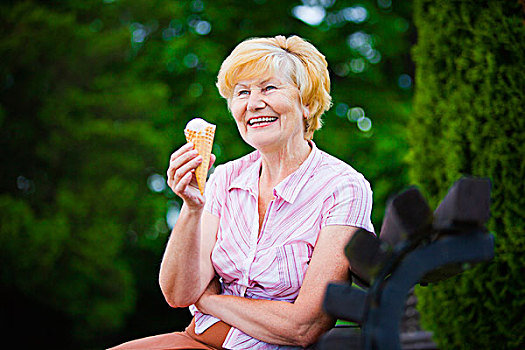 灰发,女人,放松,冰淇淋,长椅,公园