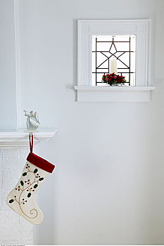 圣诞袜,悬挂,壁炉,蜡烛,窗台