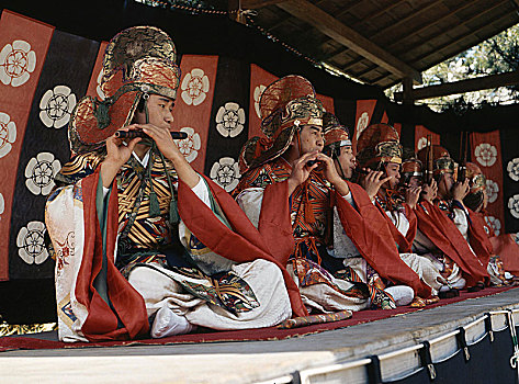 音乐表演,日本神道,庙宇