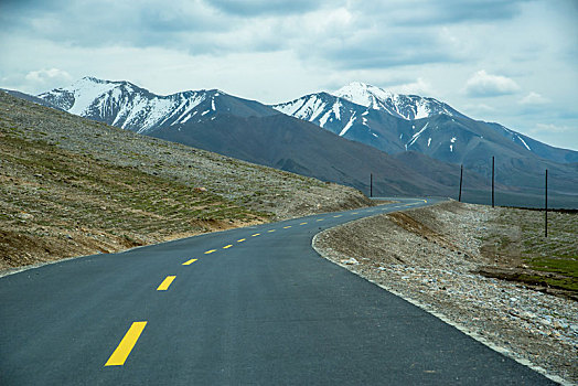 雪山草原公路