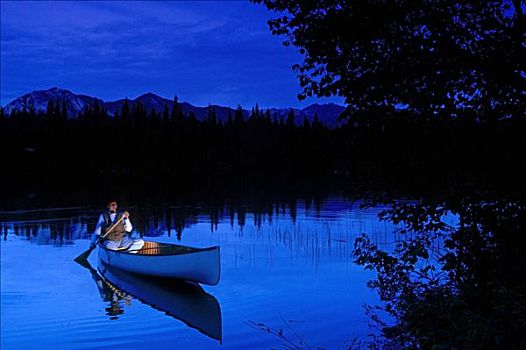 女人,独木舟,黎明,湖,阿拉斯加,秋天