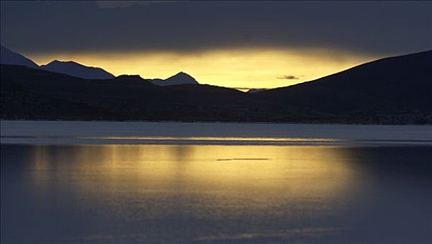 日落,盐湖,乌尤尼,玻利维亚