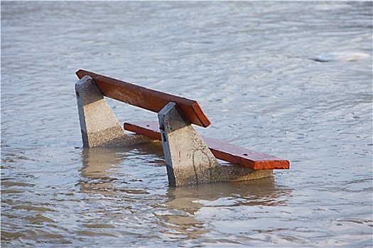 洪水,长椅