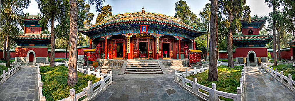 北京北海公园法轮殿