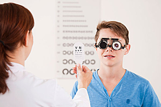 青少年,男孩,视野,测验,眼科医生