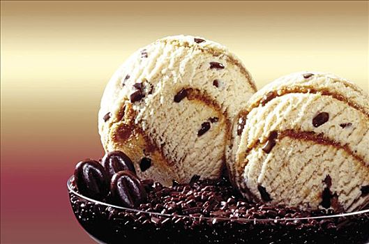 两个,舀具,冰淇淋,巧克力屑
