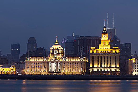 上海外滩的经典建筑夜景