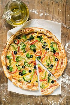 蔬菜比萨饼,切片,切削,橄榄油