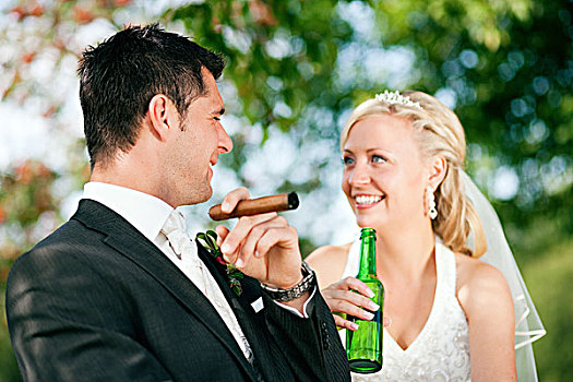 新婚夫妇,放松,压力,传统,时尚,啤酒,雪茄