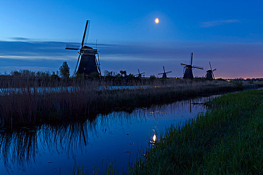 风车,黎明,月亮,小孩堤防风车村,荷兰南部,荷兰