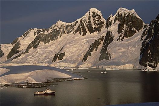 汽艇,锚定,南极半岛,南极