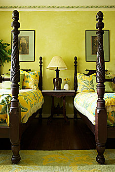 两个,木质,单人床,雕刻,四个,海报,传统,黄色,客房