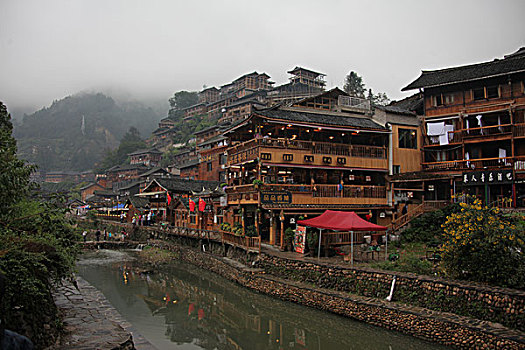 雷山苗寨雨天游