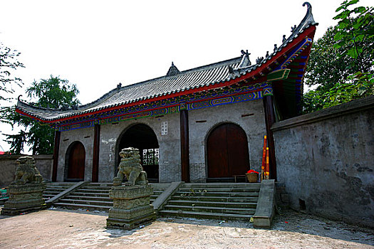 重庆市北培区,原江北县,柳荫乡塔坪寺正在修复中的寺院前殿