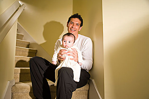 肖像,父亲,抱孩子,男孩,楼梯,在家
