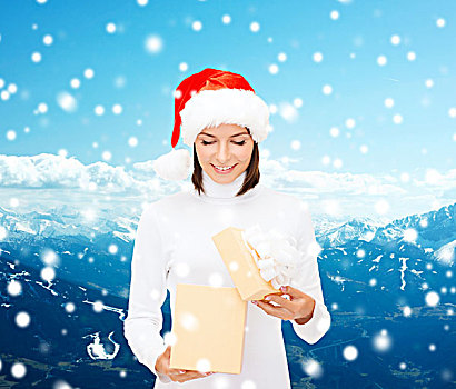圣诞节,冬天,旅行,休假,人,概念,微笑,女人,圣诞老人,帽子,打开,礼盒,上方,雪山,背景