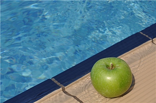 苹果,游泳池