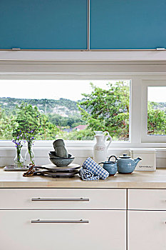 特写,厨房操作台,木质,白色背景,仰视,窗户,蓝色