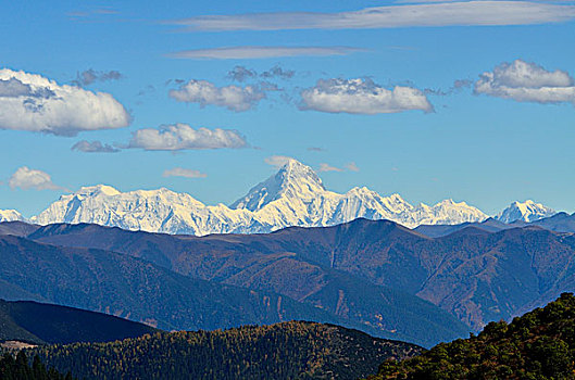 贡嘎雪山