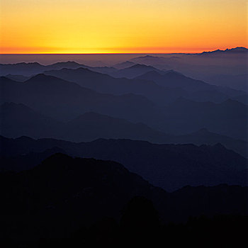 黄山西海层层叠叠的山峰