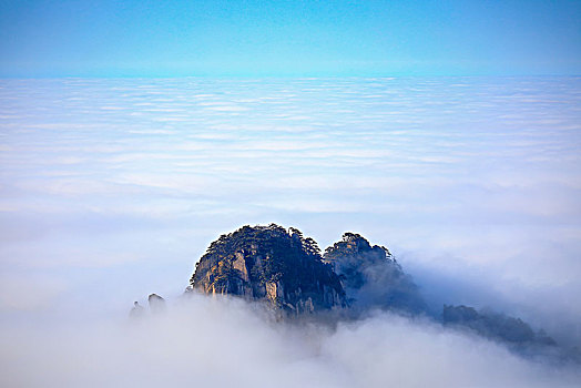 黄山远景山峰和云海