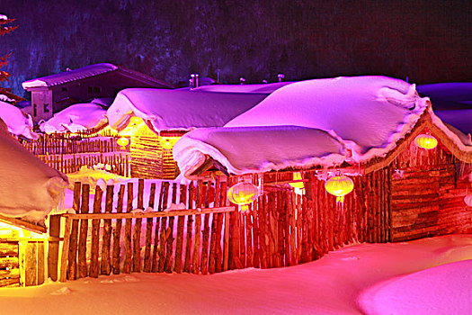 雪乡梦幻家园夜景