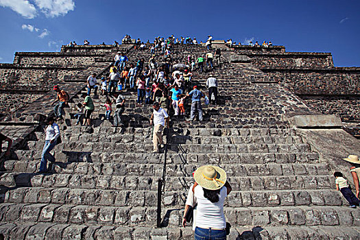 靠近,墨西哥城,墨西哥,特奥蒂瓦坎,遗迹,人,攀登,向上,月亮金字塔