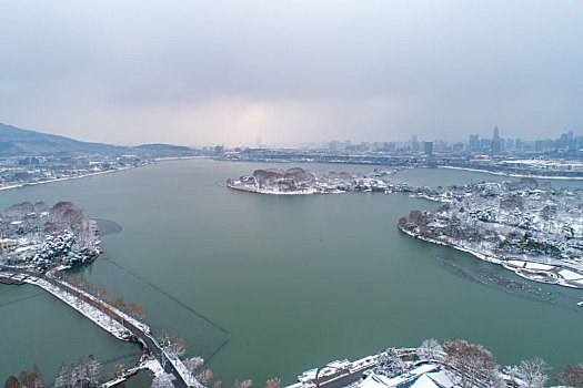 俯瞰雪后玄武湖