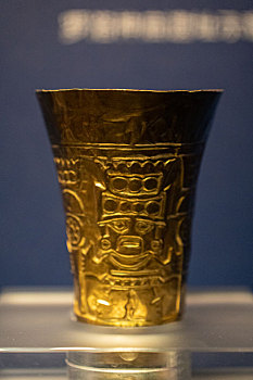秘鲁中央银行附属博物馆西坎文化锤揲纹凯罗杯