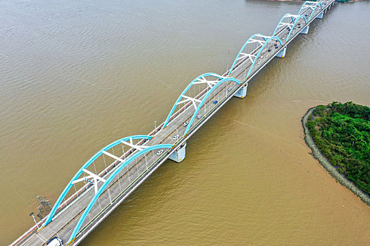 航拍海南海口南渡江上的琼州大桥