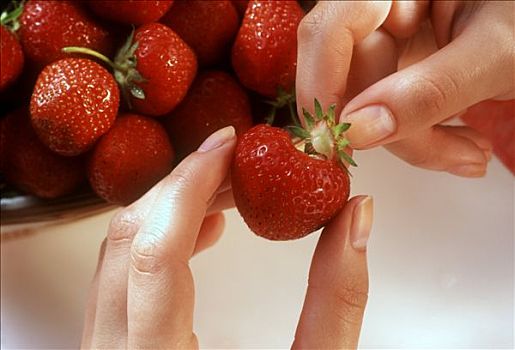 草莓,拽,花萼,手