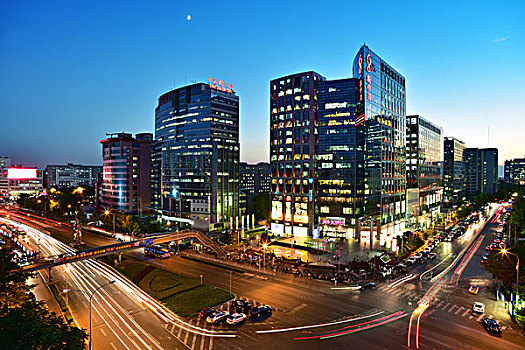 新中关村大厦路口夜景