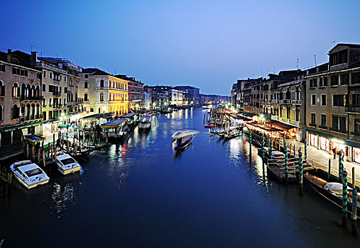 船,大运河,雷雅托桥,邸宅,夜晚,威尼斯,威尼托,意大利,欧洲