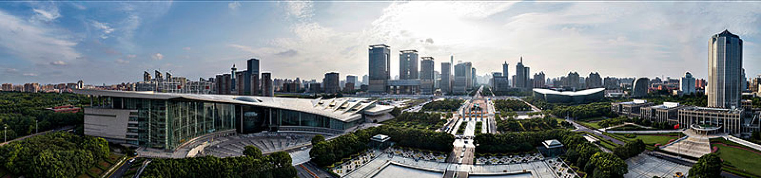 上海世纪广场的全景图