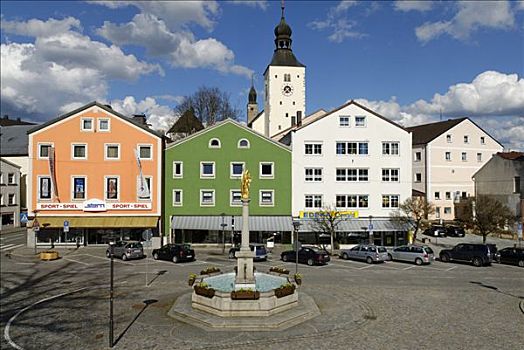 市场,喷泉,正面,教区教堂,圣麦克,巴伐利亚森林,下巴伐利亚,德国,欧洲