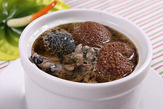 竹丝鸡炖猴头菇