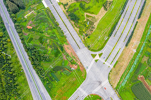 俯瞰公路,鸟瞰大地